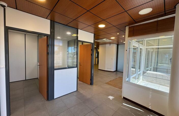 Bureaux de 250 m²  St Denis proche tribunal — photo 2