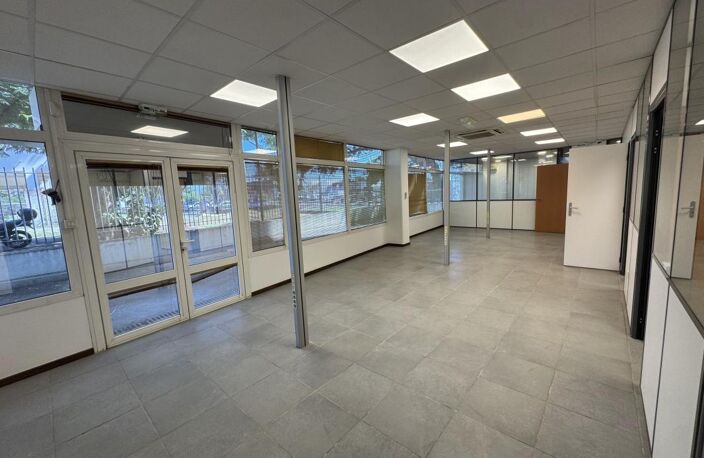 Bureaux de 250 m²  St Denis proche tribunal — photo 3