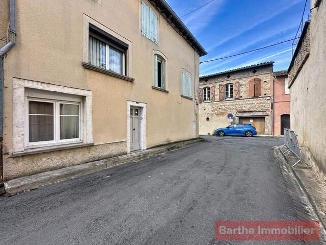 Maison de ville avec studio indépendant et garage — photo du bien