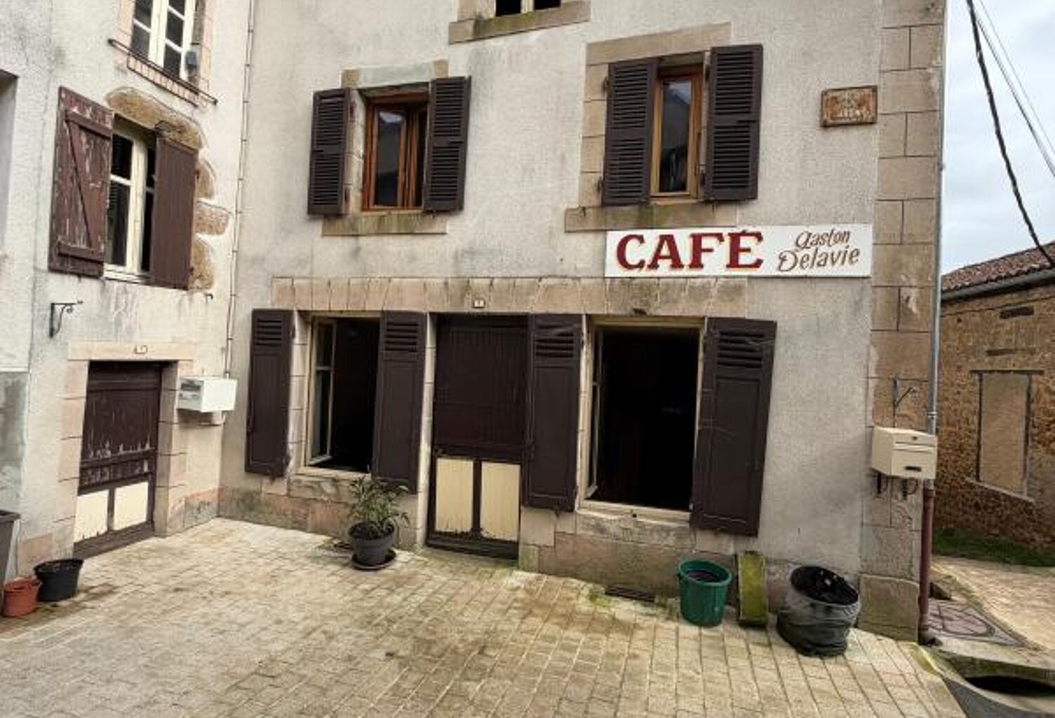 Maison À Vendre avec appartement loué — photo 1