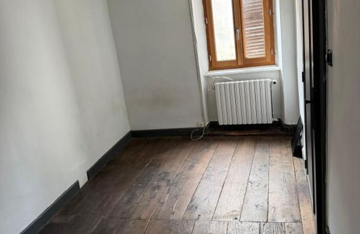 Maison À Vendre avec appartement loué — photo 3