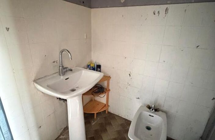 Maison À Vendre avec appartement loué — photo 5