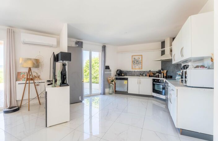 Plain-pied rénové à Sarcey, avec séjour 55m2, 4 chambres et garage 123m2 — photo 3