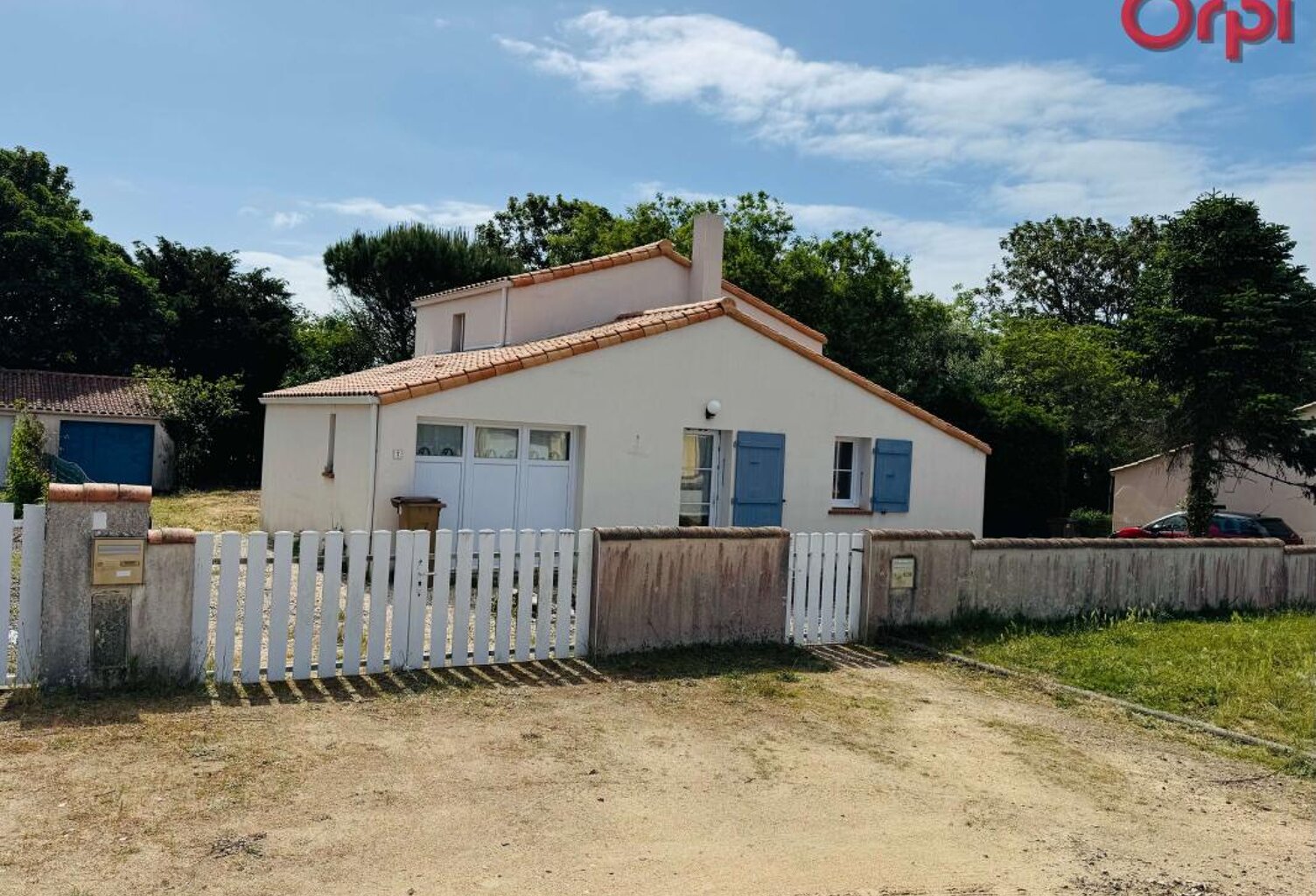 Coup de cœur assuré : charmante maison 3 chambres avec deux garages et proche de toutes commodités — photo 1
