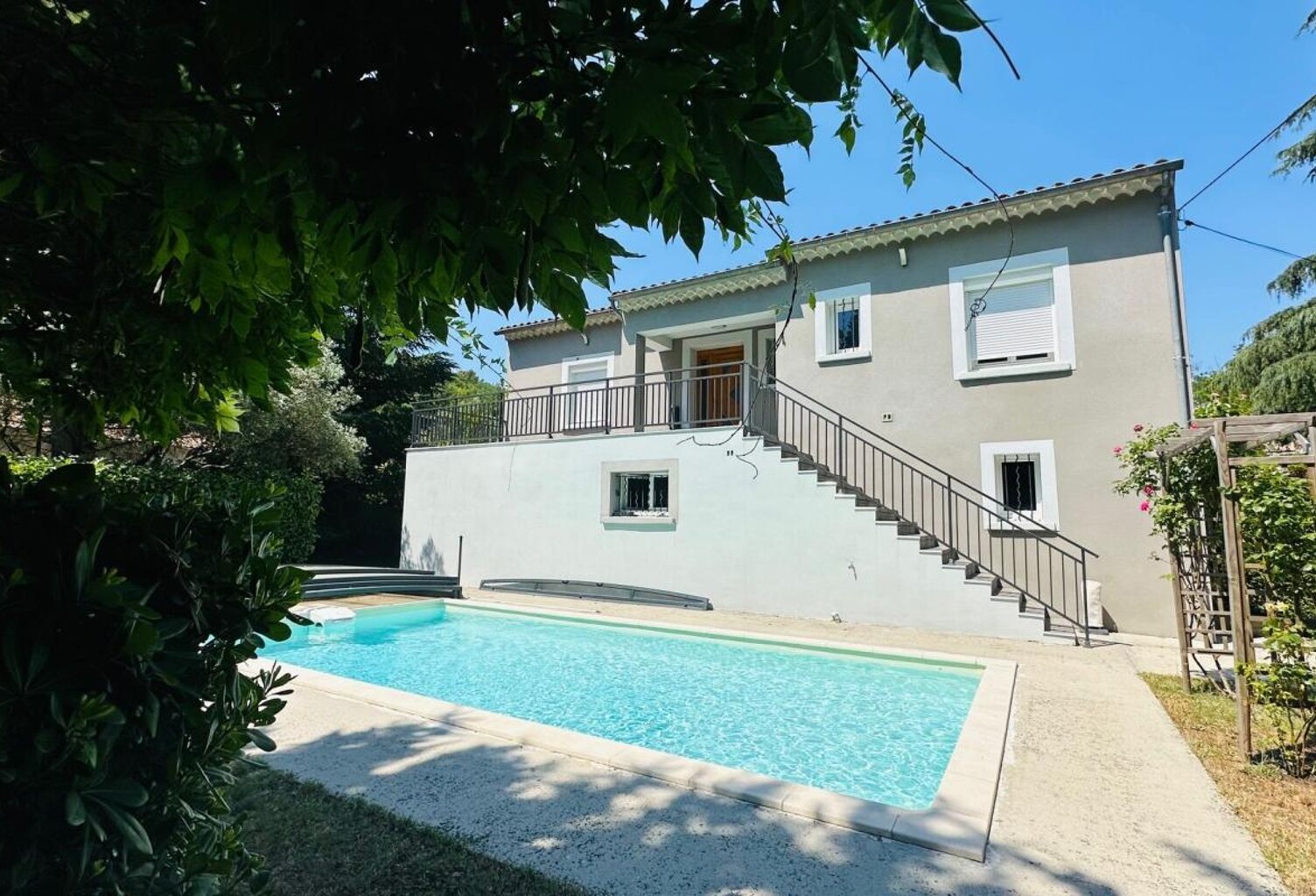 VILLA RENOVE  156M² 4/5CHAMBRES GARAGE 34M² TERRAIN 1000M² PISCINE JARDIN CLOS ET ARBORE — photo 1