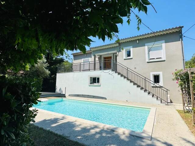 VILLA RENOVE  156M² 4/5CHAMBRES GARAGE 34M² TERRAIN 1000M² PISCINE JARDIN CLOS ET ARBORE — photo du bien