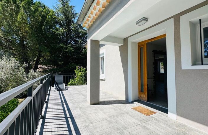 VILLA RENOVE  156M² 4/5CHAMBRES GARAGE 34M² TERRAIN 1000M² PISCINE JARDIN CLOS ET ARBORE — photo 4