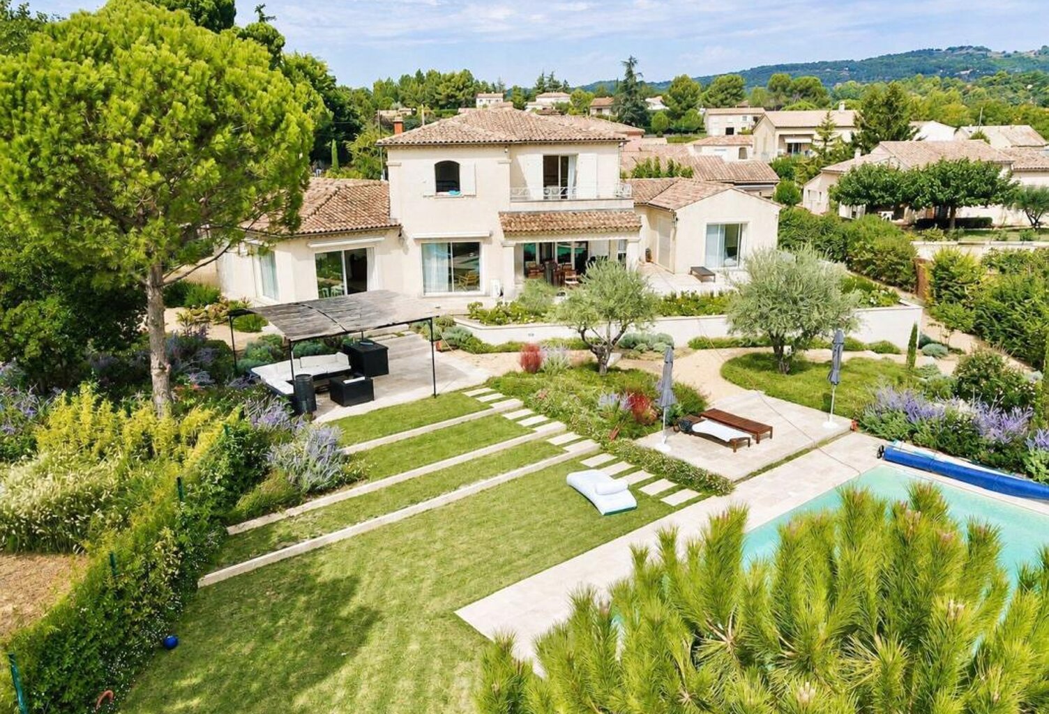 VILLA D ARCHITECTE 230M² 5 CHAM%BRES TERRAIN 2000M² DOUBLE GARAGE 35M² PISCINE VUES DEGAGEES — photo 1