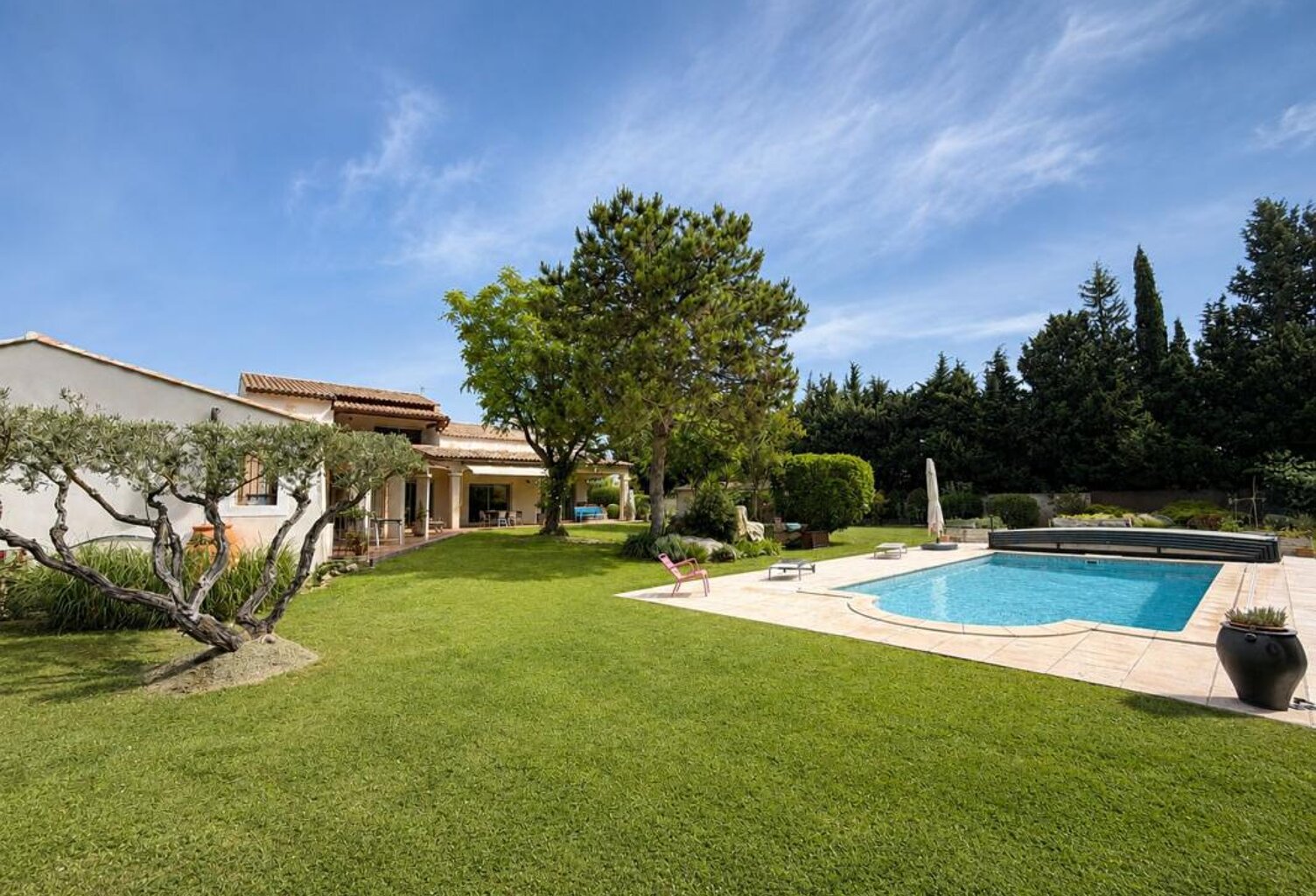 Villa d'exception à Montfavet - 4 chambres - Piscine — photo 1