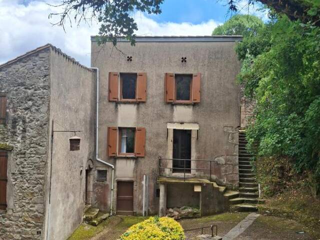 Hautpoul  maison dans village médiéval avec place de parking — photo du bien