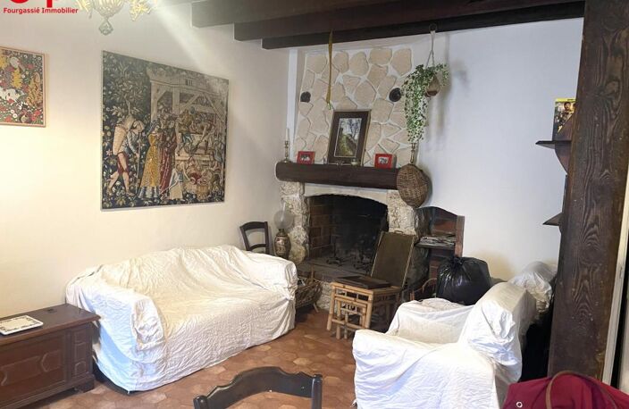 Hautpoul  maison dans village médiéval avec place de parking — photo 3