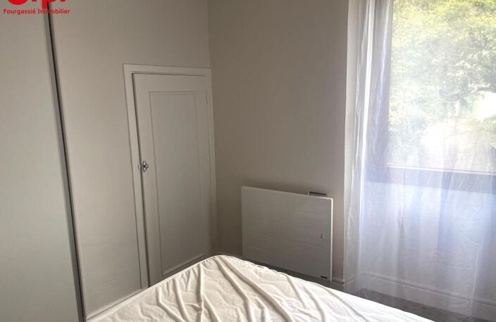 Hautpoul  maison dans village médiéval avec place de parking — photo 5