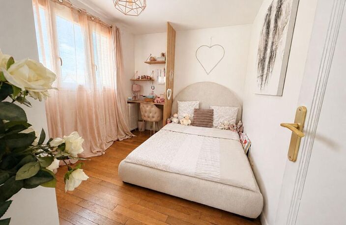 * MAISON ENTIEREMENT RENOVEE *  * MOINS DE 10MIN GARE RER C ET LIGNE H * — photo 5