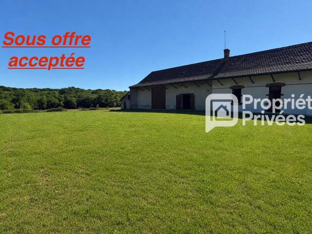 Sur 2700 m2 de terrain, belle ferme à rénover — photo du bien
