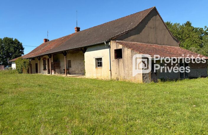 Sur 2700 m2 de terrain, belle ferme à rénover — photo 4