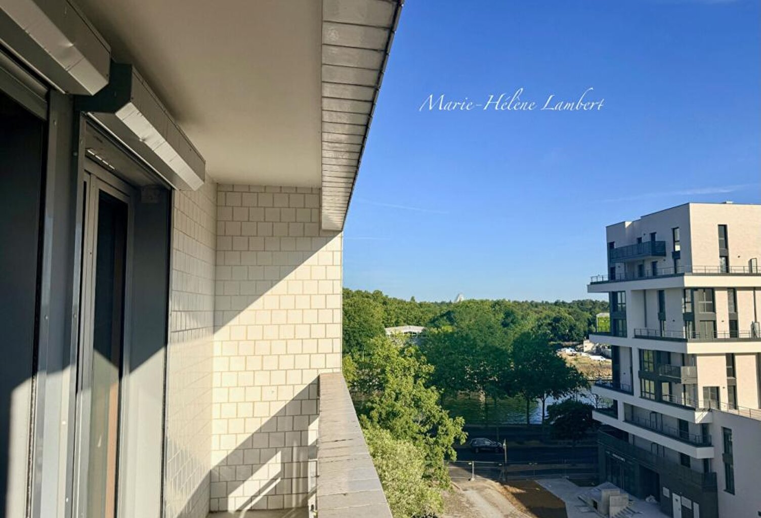 SURESNES CENTRE-VILLE -  Appartement 3 pièce(s) 74 m2 - ASCENSEUR - TERRASSE - PARKING - CAVE - BUS AU PIED DE L'APPARTEMENT — photo 1