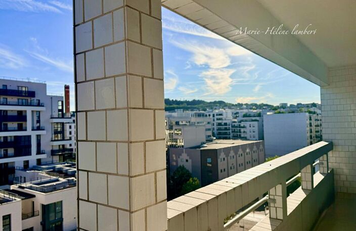 SURESNES CENTRE-VILLE -  Appartement 3 pièce(s) 74 m2 - ASCENSEUR - TERRASSE - PARKING - CAVE - BUS AU PIED DE L'APPARTEMENT — photo 2