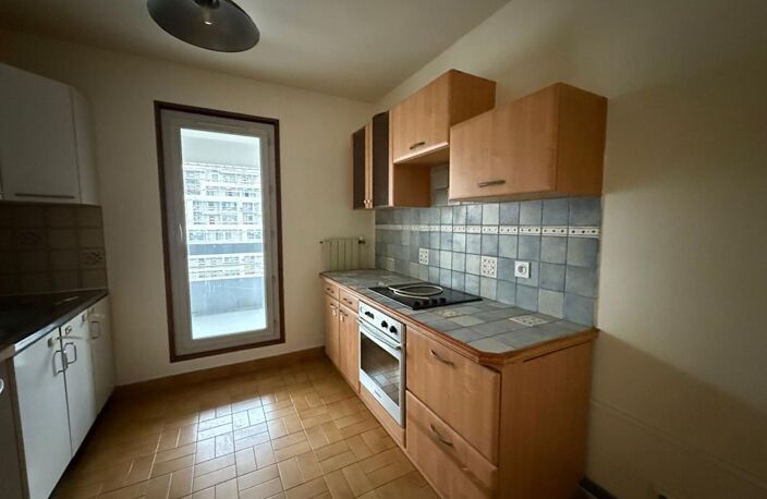SURESNES CENTRE-VILLE -  Appartement 3 pièce(s) 74 m2 - ASCENSEUR - TERRASSE - PARKING - CAVE - BUS AU PIED DE L'APPARTEMENT — photo 5