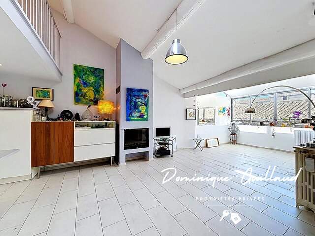 Nîmes Arènes -Duplex 5 piècès 173 m2 avec terrasse et loggia de 50m2 — photo du bien