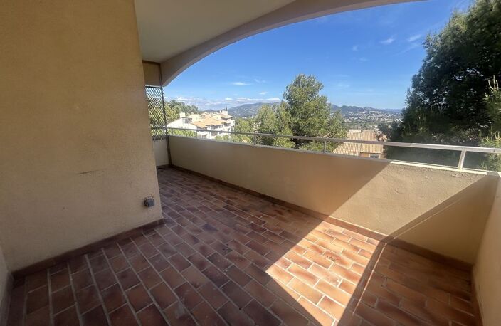 NOUVEAUTÉ !! Magnifique T4/5 d'environ 91 m² sur les hauteurs — photo 2