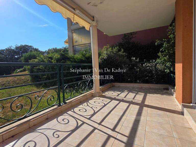 Appartement - rez-de-jardin -   2 chambres - terrasse  11m² — photo 1