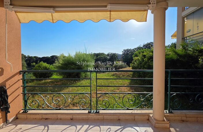 Appartement - rez-de-jardin -   2 chambres - terrasse  11m² — photo 2
