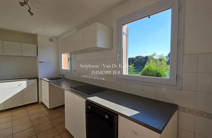 Appartement - rez-de-jardin -   2 chambres - terrasse  11m² — photo 4