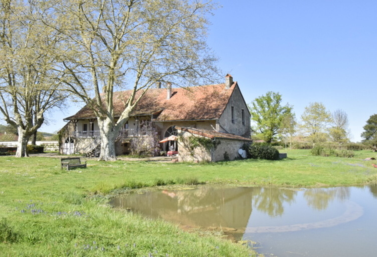 BELLE FERME DE CARACTERE 18ème  AVEC PLAN D’EAU — photo 1
