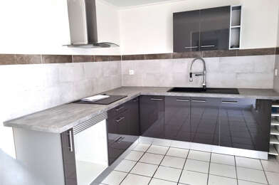 Appartement 4 pièces 886 €