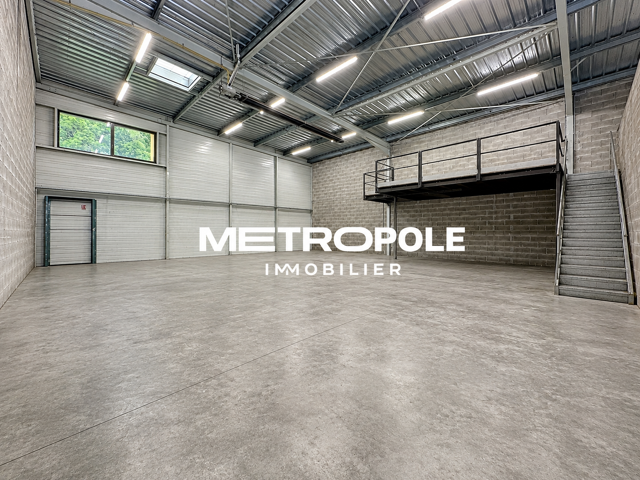 À louer   Local d'activité artisanal de 300 m2 avec bureau e — photo du bien