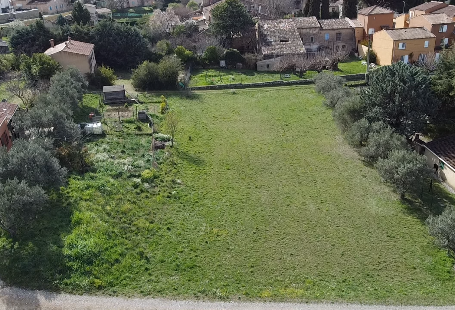 Aups: terrain constructible — photo 1