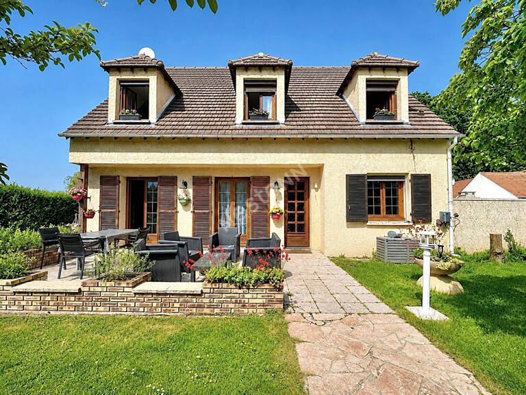 Ensemble immobilier avec maison principale et dépendance habitable — photo 1