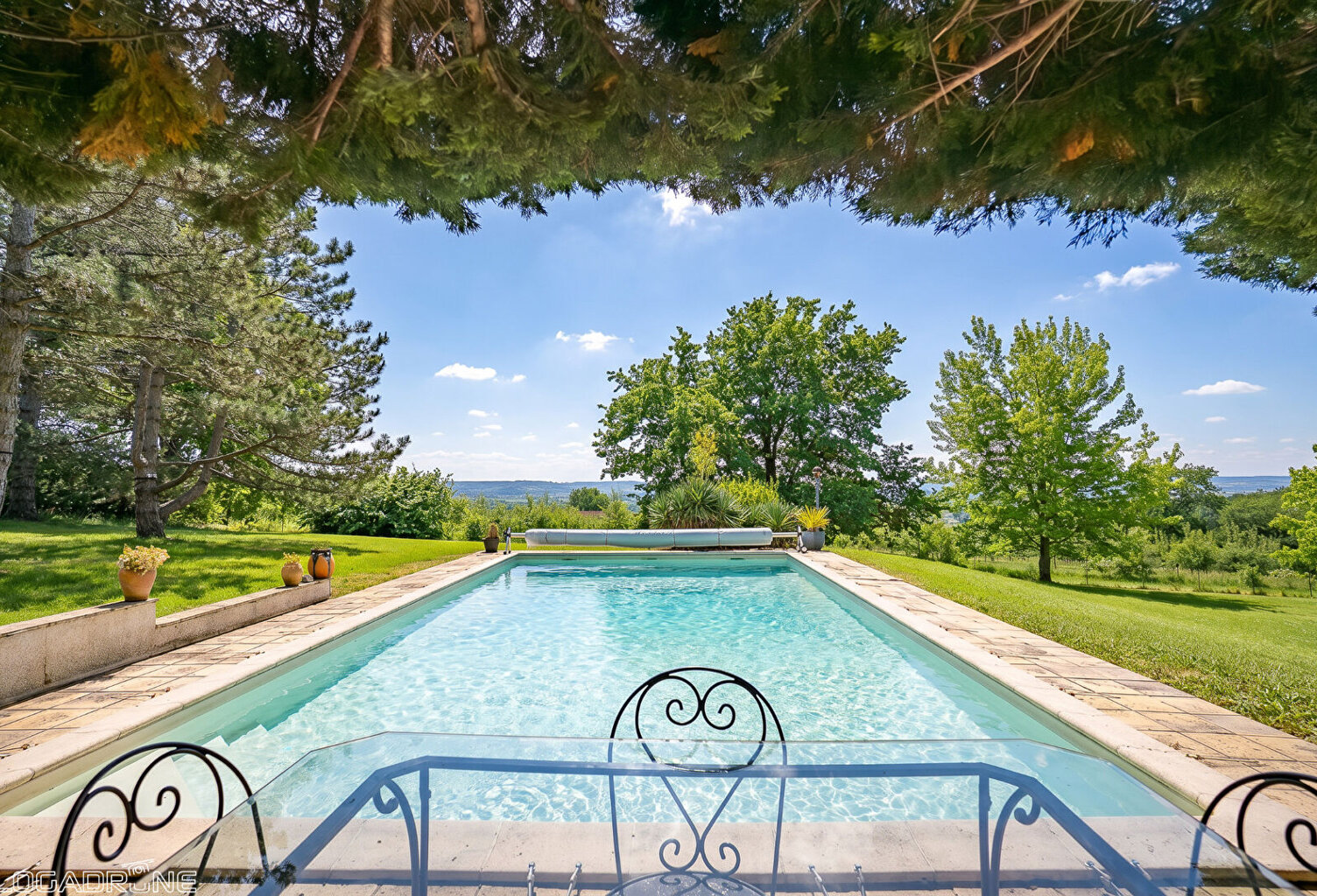 Secteur Le Lédat, à 5 minutes de Villeneuve-sur-Lot, en plein coeur du Lot-et-Garonne et proche de toutes les commodités, venez découvrir cette superbe maison d'architecte d'environ 137m² avec piscine, implantée sur un terrain de 5 000 m². Elle vous sédui — photo 1