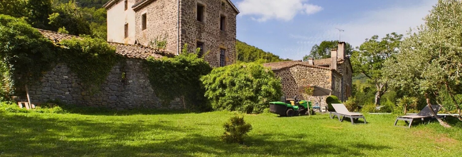 Maison 15 Pièces 300 m² à vendre à Alissas (07210)