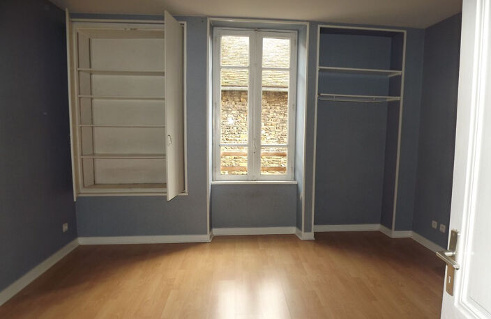 APPARTEMENT TYPE 2 CENTRE VILLE — photo 2