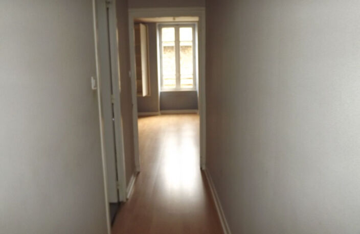 APPARTEMENT TYPE 2 CENTRE VILLE — photo 3