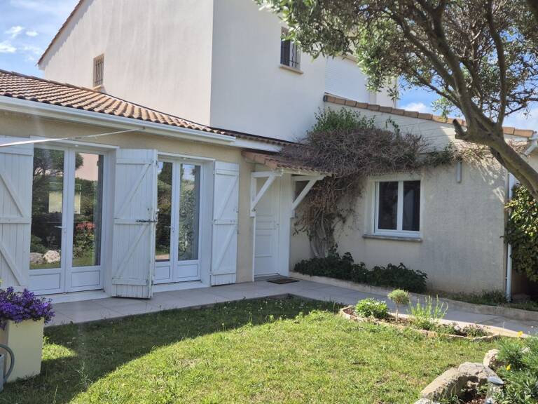 Villa — photo 1