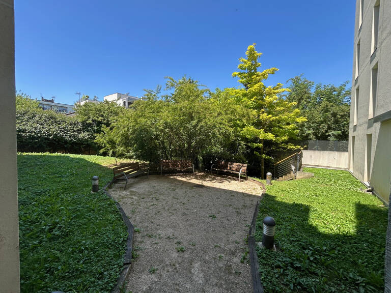 Villeurbanne, quartier Croix Luizet,  studio dans résidence — photo 1