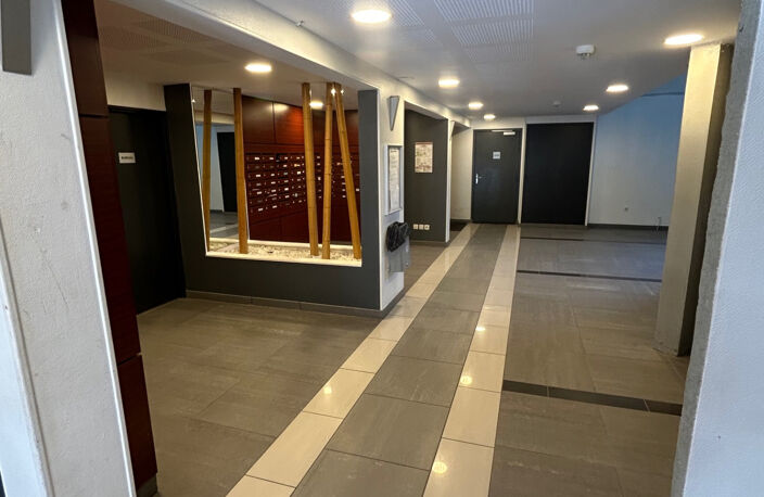 Villeurbanne, quartier Croix Luizet,  studio dans résidence — photo 4