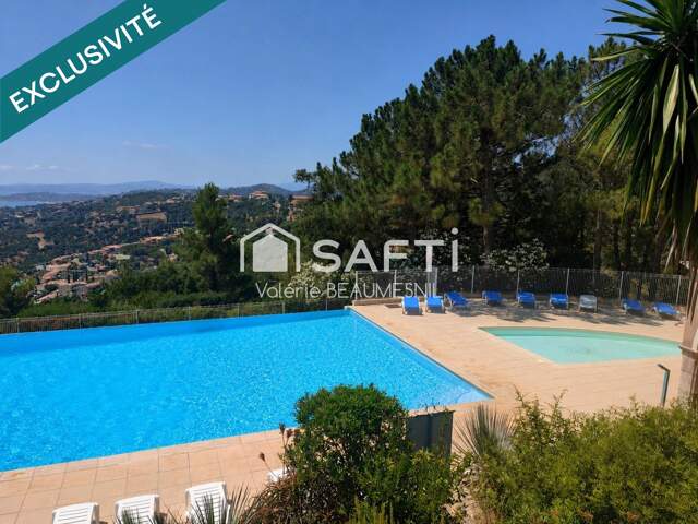 T 3 - TERRASSE PANORAMIQUE MER, GOLFE ET  VILLAGE DE SAINT TROPEZ  PISCINE  TENNIS - CALME - NATURE - BELLES PRESTATIONS — photo du bien