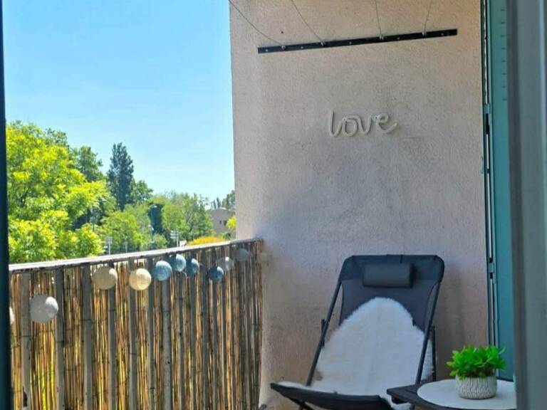 VENTE URGENTE - T4 avec balcon, cave et garage dans copro rénovée. — photo 1