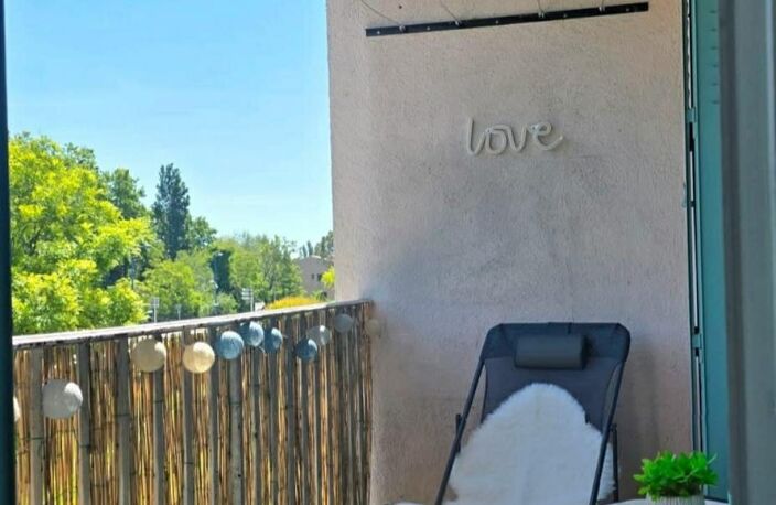 VENTE URGENTE - T4 avec balcon, cave et garage dans copro rénovée. — photo 2