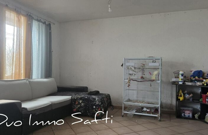 VENTE URGENTE - T4 avec balcon, cave et garage dans copro rénovée. — photo 3