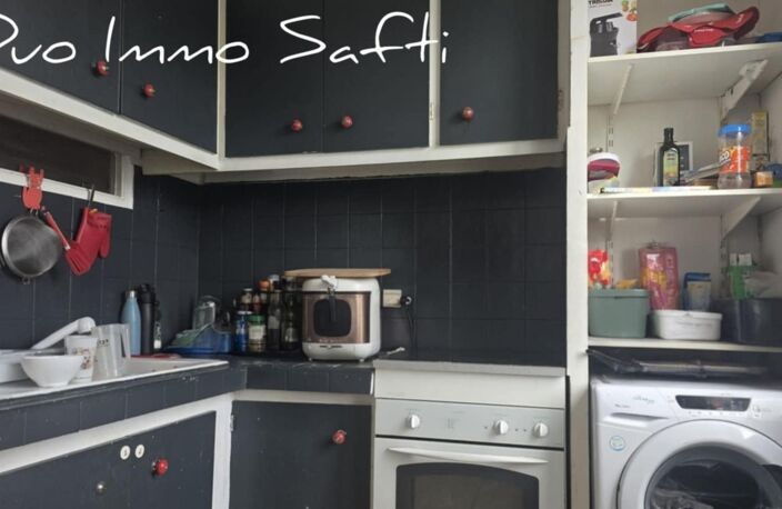 VENTE URGENTE - T4 avec balcon, cave et garage dans copro rénovée. — photo 4