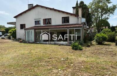 Maison 6 pièces avec jardin, étang de 2138m2, garage et 2 box — photo du bien