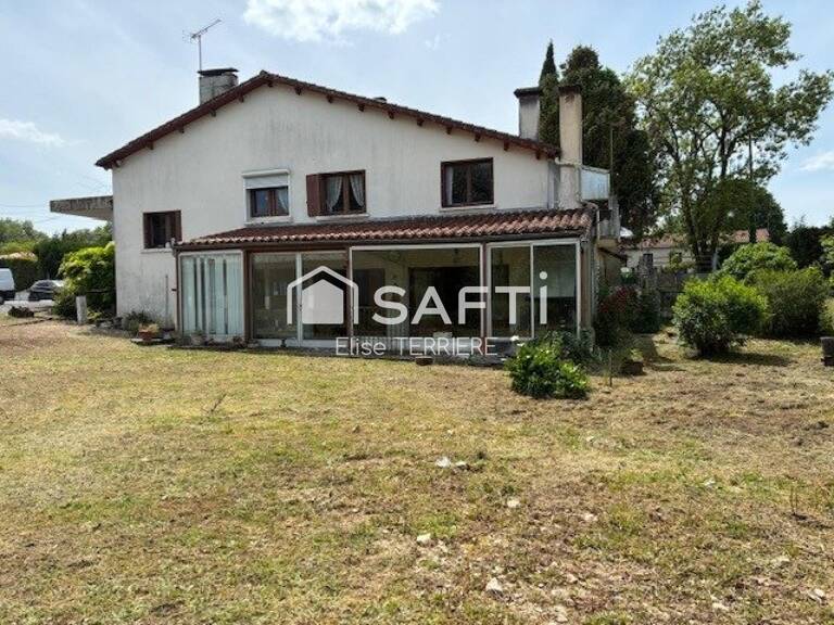 Maison 6 pièces avec jardin, étang de 2138m2, garage et 2 box — photo 1