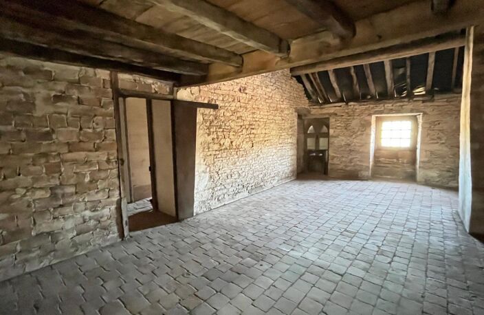 Saint-Gengoux-le-National  Maison de ville avec jardin et beau potentiel ! — photo 2