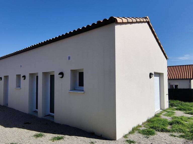 Loué - Immeuble de trois appartements de plain-pied + garages — photo 1