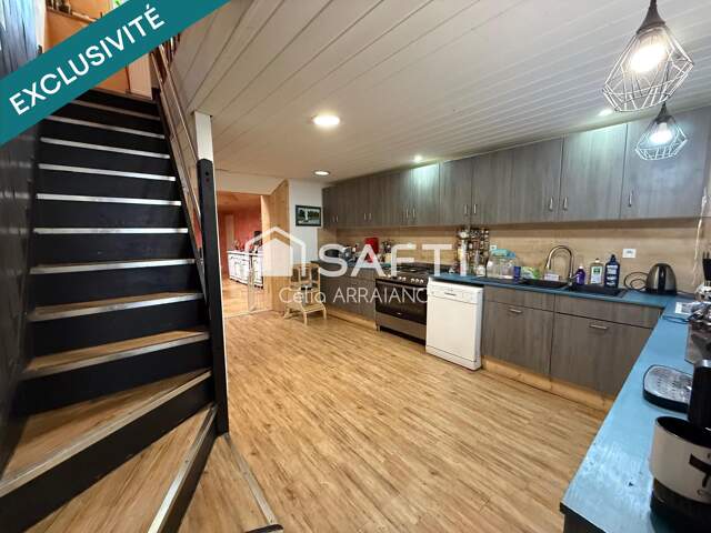 MAISON FAMILIALE  + DOUBLE GARAGE ET PETIT JARDIN — photo du bien