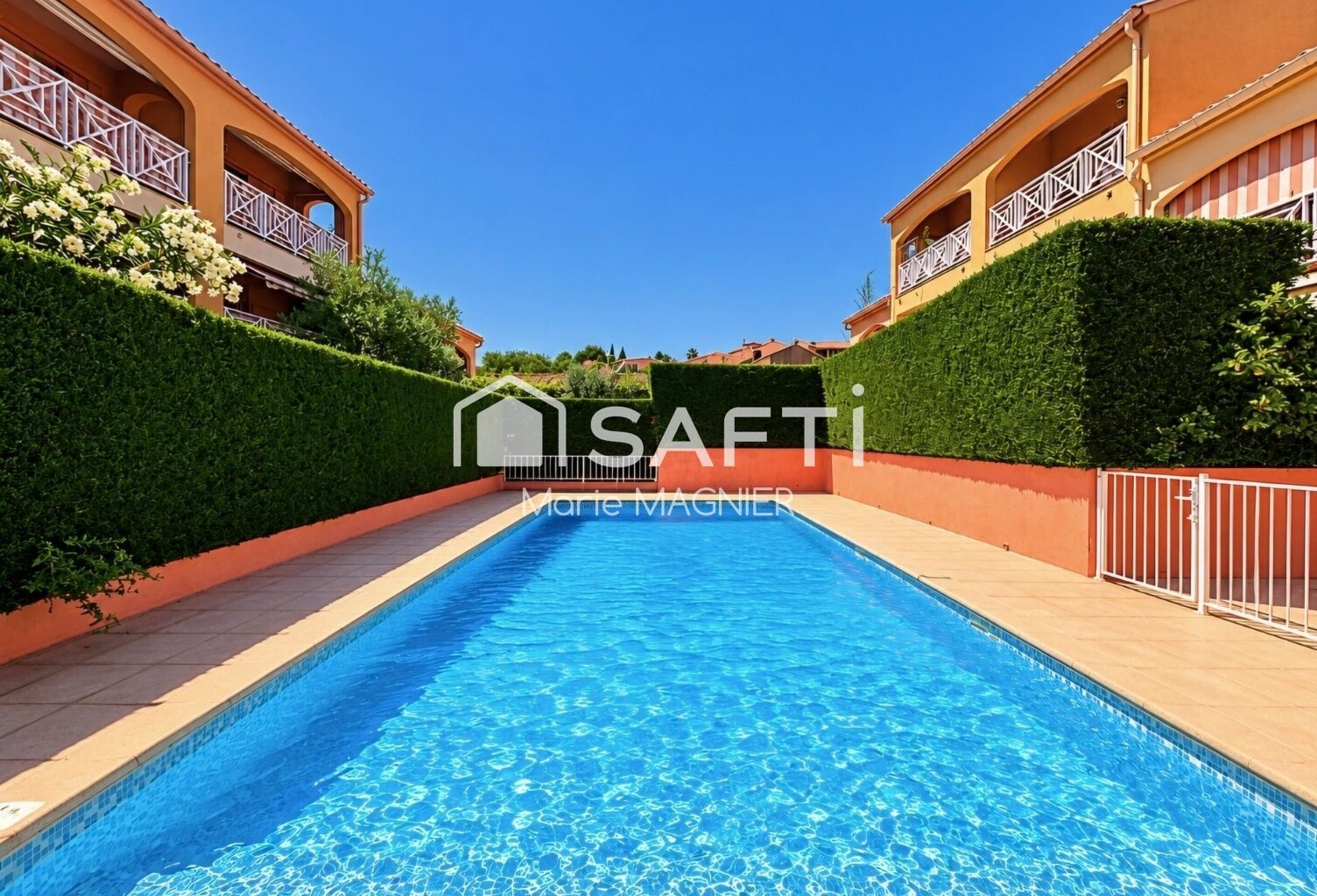 Appartement T2 avec terrasse dans résidence avec piscine à La Croix-Valmer : le parfait pied-à-terre entre mer et centre-ville ! — photo 1